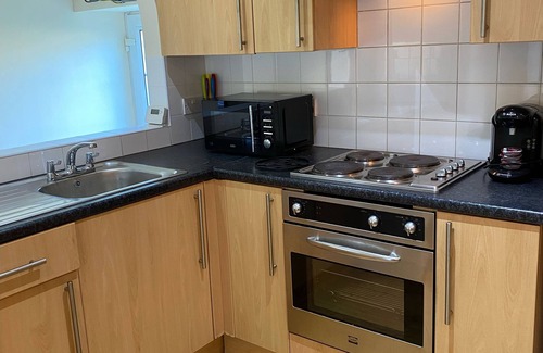 Malltraeth Cottage | 5 Glantraeth Farm Cottage, pet friendly near Malltraeth