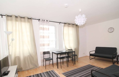 Offenbach am Main Apartment | 5 Guests / 3-room Apartment at CITY CENTER