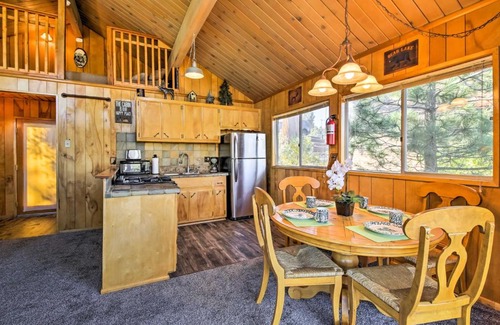 Big Bear House | 5 Mi to Big Bear Mtn Resort Cozy Cabin with Deck