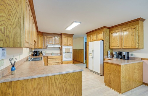 Tigerville House | 5 Mi to Lake Robinson: BBQ-Ready Home w/Pool