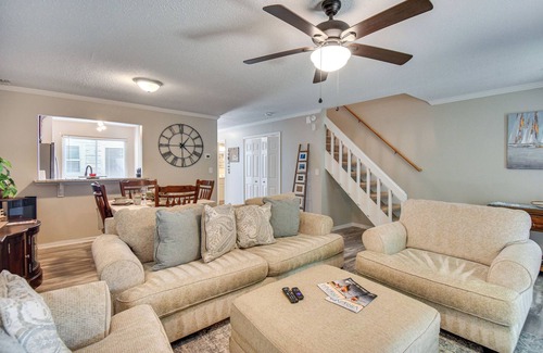 Norfolk - Virginia Beach House | 5 Mi to NAS Oceana: Townhome w/Fenced Yard!