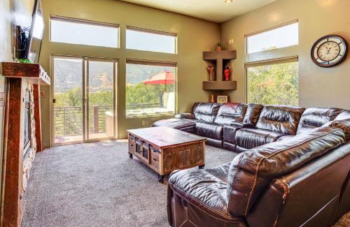 Wolf Creek House | 5 Mi to Powder Mtn Multi-Level Charmer with Hot Tub