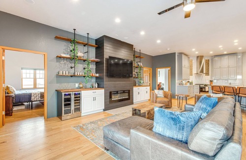 East Old Golden Rd House | 5 Mi to Red Rocks: Sleek Duplex w/Grill!