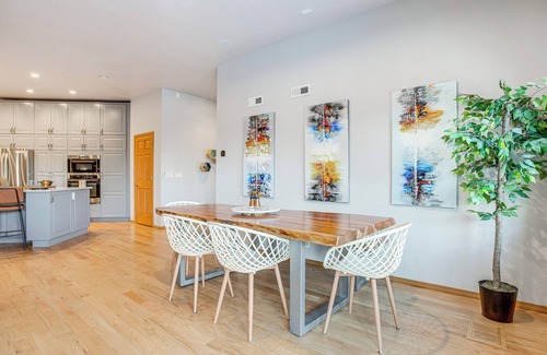 East Old Golden Rd House | 5 Mi to Red Rocks: Sleek Duplex w/Grill!