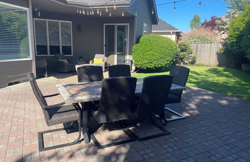 Springfield House | 5 Miles from Hayward field