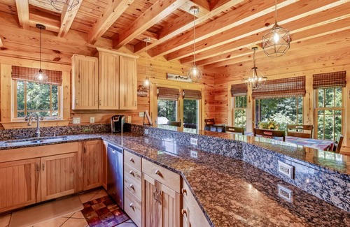 Rutherfordton Cabin | 5 miles to Tryon Equestrian Center large log cabin 4 Bedroom 2.5 bath