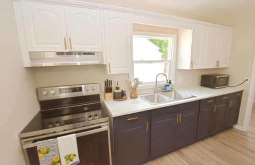 Harters Heights House | 5 min walk to Notre Dame! Modern home (517)