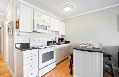 Folly Field Apartment | 5 Min walk to the beach 1st floor condo Sleeps 4