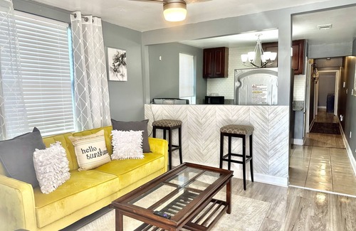 Kenner - Louis Armstrong International Airport House | 5 Mins From Airport! Cute Remodeled Historical Home