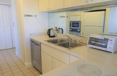 McCully - Moiliili Condo | 5 mins to the Beach/OCEAN+Mt View. Centrally located in Waikiki