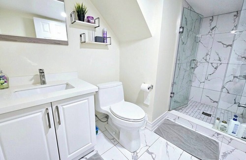 Trinity - Bellwoods House | 5 MINS WALK TO TRINITY BELLWOOD PARK! 2 bedroom downtown Toronto