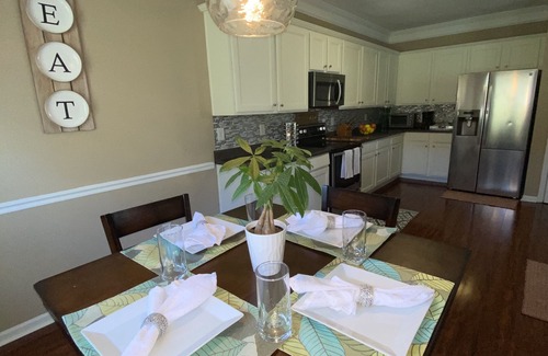 Charlotte House | 5 minute drive to UNCC, Motor Speedway & PNC Music