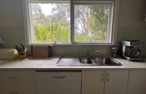 Balnarring Beach House | 5 minute walk to Merricks Beach from comfortable beach shack