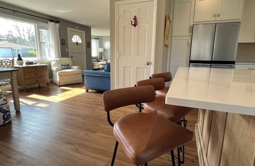 Misquamicut House | 5 minute walk to private ocean beaches! NEWLY RENOVATED!