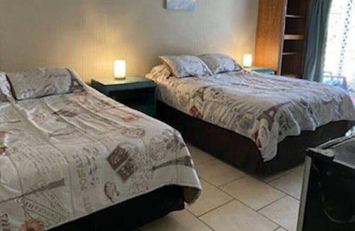 Holly Hill House | 5 minutes from the beach overlooking the river!