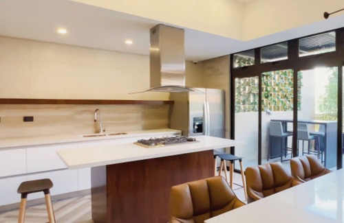 Zona 13 Apartment | 5 minutes from shopping malls! Apartment suite EON Zone 10