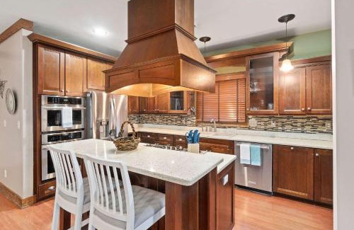 Clarksville House | 5 Minutes to Campbell - Clarksville Craftsman