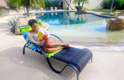 Colonia El Progreso Apartment | 5 minutes to the beach! Family-sized condo with large pool fastWifi & deck