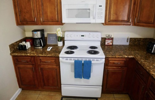 Whitney House | 5 minutes to the Strip! Family Style home with Pool & More