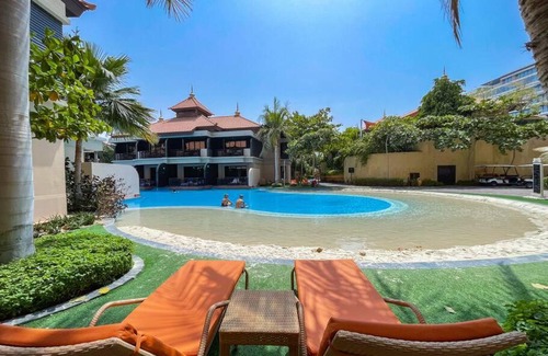 Palm Jumeirah Apartment | 5 Star hotel resort style living!