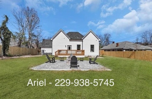 College Park House | 5 Star Large House Hot Tub Fire Pit Near Airport, Stadium & Downtown