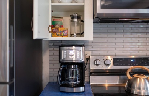 Moran Prairie House | 5 Star Location Central to Downtown & Hospitals - Light & Bright Mid-Century Hou