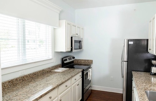 Lackey Cottage | 5 Star Resort in Historic Williamsburg VA, with couples & family activities.