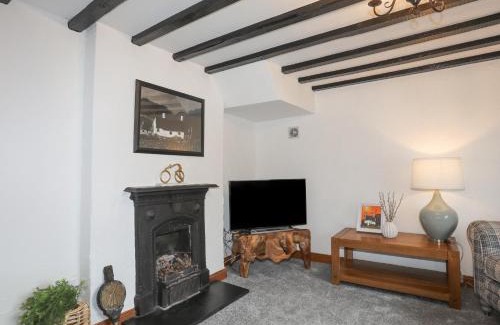 Llandwrog House | 5 The Crescent
