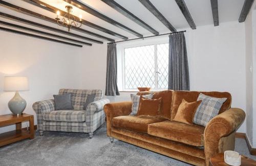 Llandwrog House | 5 The Crescent