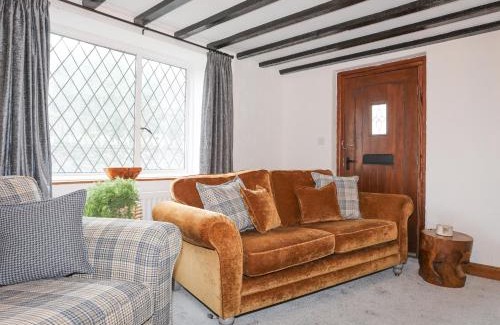 Llandwrog House | 5 The Crescent