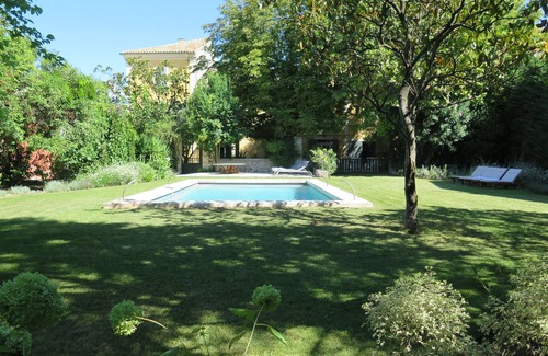 Graveson House | 5 to 7 Bedrooms/5 to 6 BA Village House St Remy Area Heated Pool AC Renov!