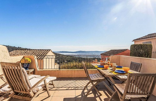 Grimaud Apartment | 50 m² Apartment ∙ 2 bedrooms ∙ 4 guests