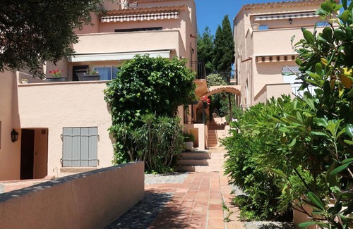 Grimaud Apartment | 50 m² Apartment ∙ 2 bedrooms ∙ 4 guests