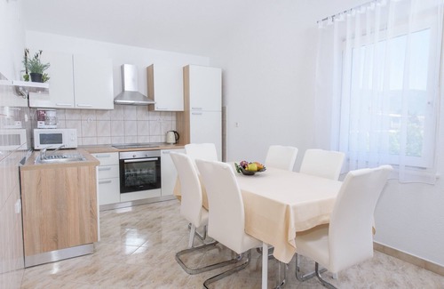 Kastel Stafilic Apartment | 50 m2 SeaView terraces, 2min walk to crystal clear beach, BBQ, parking