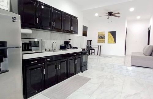 Salinas Condo | 50% Off 1600 Square Feet Elegant Lakeview Condo w/Breakfast & Fastest WIFI