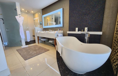 Palmilla Resort | 50% OFF LIST SALE Christmas in Cabo, Garza Blanca 3 BR Oceanfront Suite.