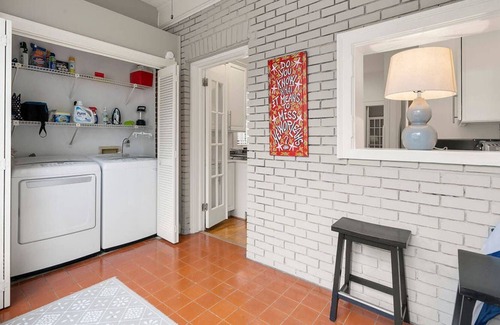 Atkins Park House | 50% off Tues&Wed's in July! WALK 2 Food/Drinks/Parks/ Pet Friendly fenced yard w/ PRIVATE POOL.