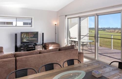 Carrickalinga House | 50 Turnberry Drive