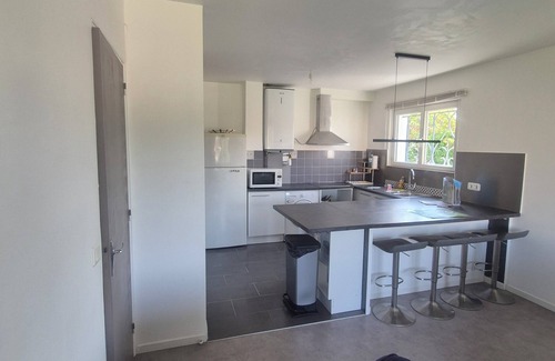 Pessac Apartment | 500M from Pessac town center served by TER Bordeaux - Arcachon and streetcar line