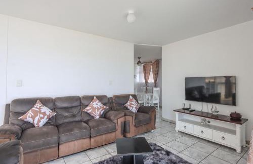 Amanzimtoti Apartment | 504 Amazibu Holiday Flat- Paradise on the Beach