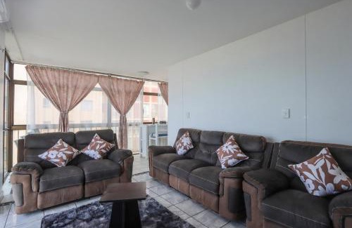 Amanzimtoti Apartment | 504 Amazibu Holiday Flat- Paradise on the Beach