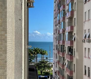 Embare Apartment | 50m da PRAIA, VISTA Lateral para o MAR, Portaria 24hrs, Próximo do Shopping PRAIA-MAR, Em cima do Mercado Pão de Açucar