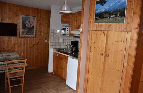 Pralognan-la-Vanoise Apartment | 50m from resort center, 5th floor, balcony, tv, ski locker, 19m², Pralognan-la-Vanoise
