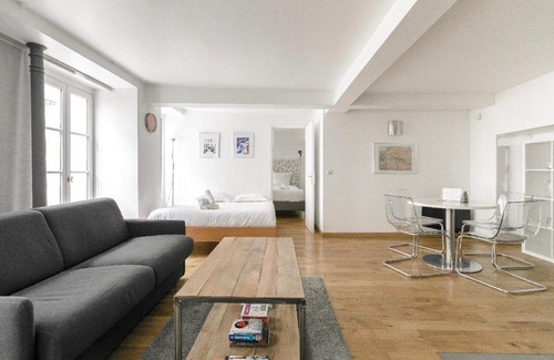Saint-Merri Apartment | 50m2 rue rambuteau/Pompidou/Marais/Hôtel de Ville