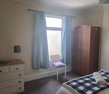 St. Thomas House | 52 - room 3 - smart TV