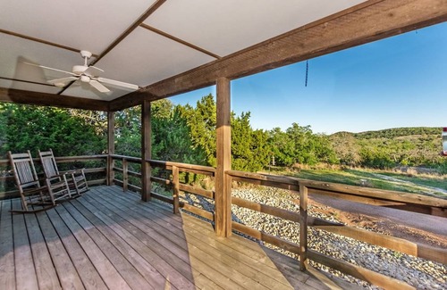 Fredericksburg Cabin | 54 m² Cabin ∙ 1 bedroom ∙ 2 guests