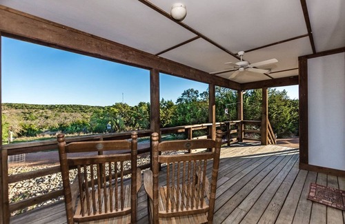 Fredericksburg Cabin | 54 m² Cabin ∙ 1 bedroom ∙ 2 guests