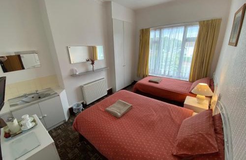Cleethorpes House | 55 Clee Road, Cleethorpes Spacious Guest House by Sea