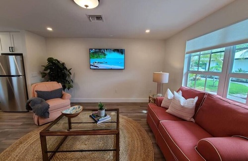 Naples Park Cottage | 558 Pink Pearl Cottage| New Pool | Mins 2 Beaches
