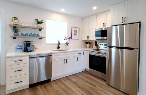 Naples Park Cottage | 562 Shady Palm Cottage | New Pool | Mins 2 Beaches
